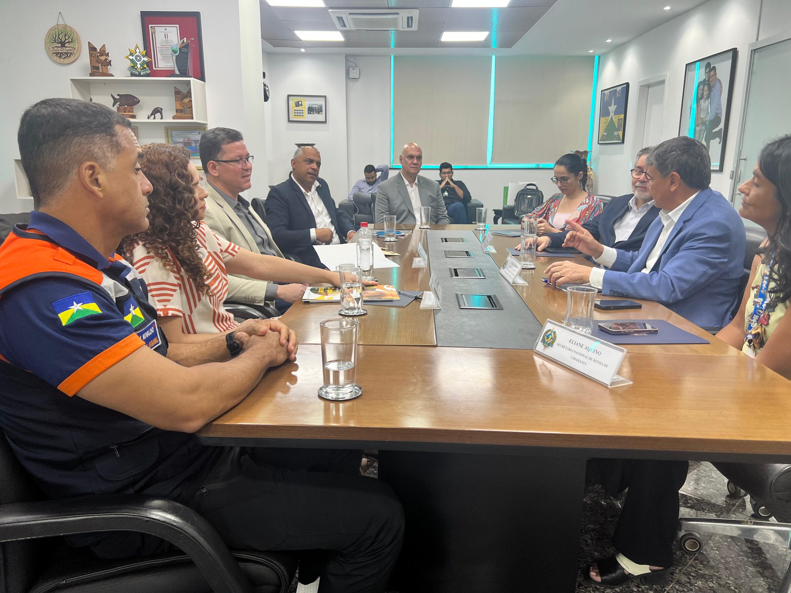 Cooperação entre os governos de RO e federal para combate aos incêndios é evidenciado em reunião
