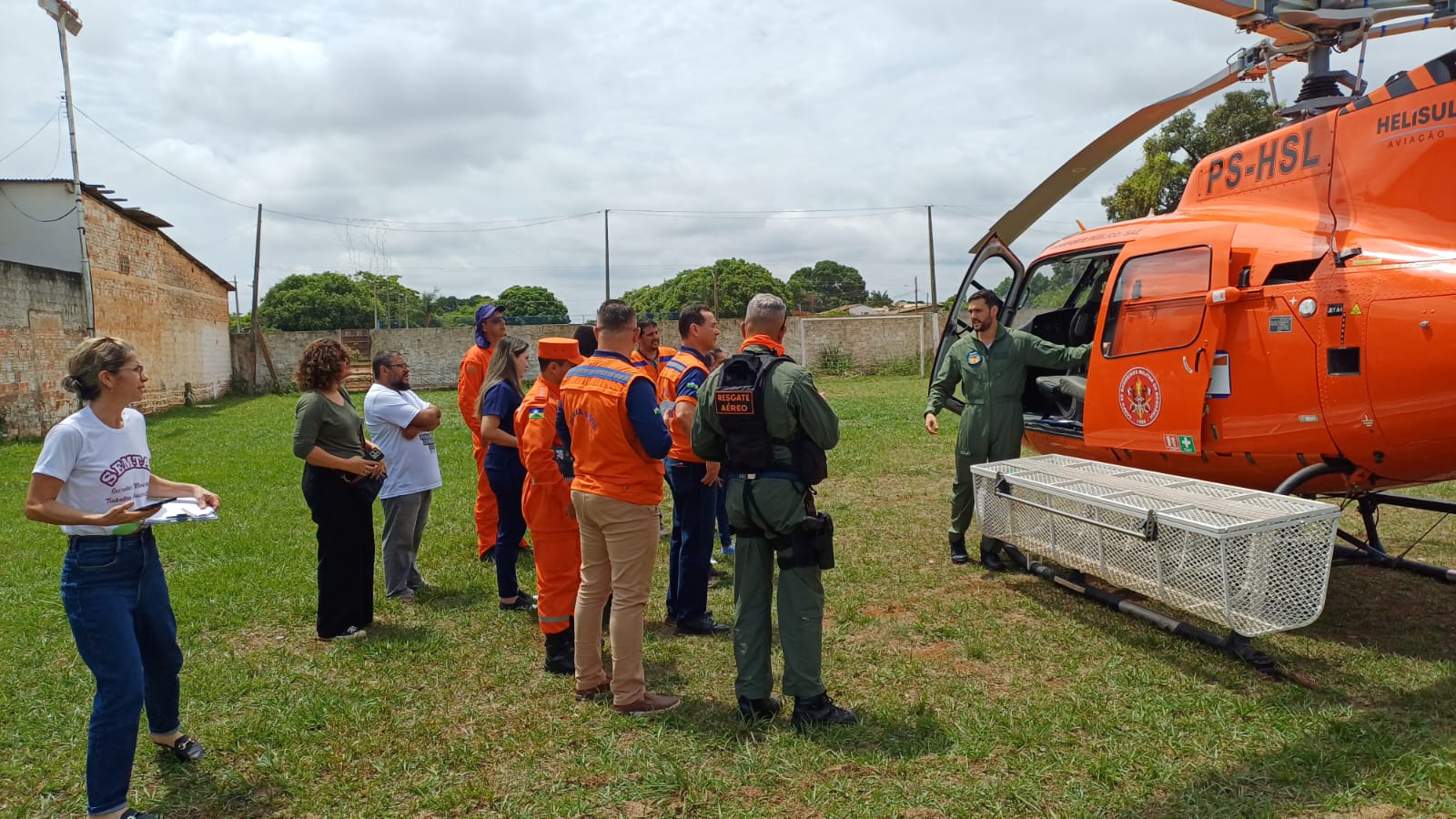 GOVERNO DE RO POR MEIO DO CBMRO REFORÇA OPERAÇÕES DE COMBATE A INCÊNDIOS E AJUDA HUMANITÁRIA COM APOIO DE AERONAVES DE ASA ROTATIVA