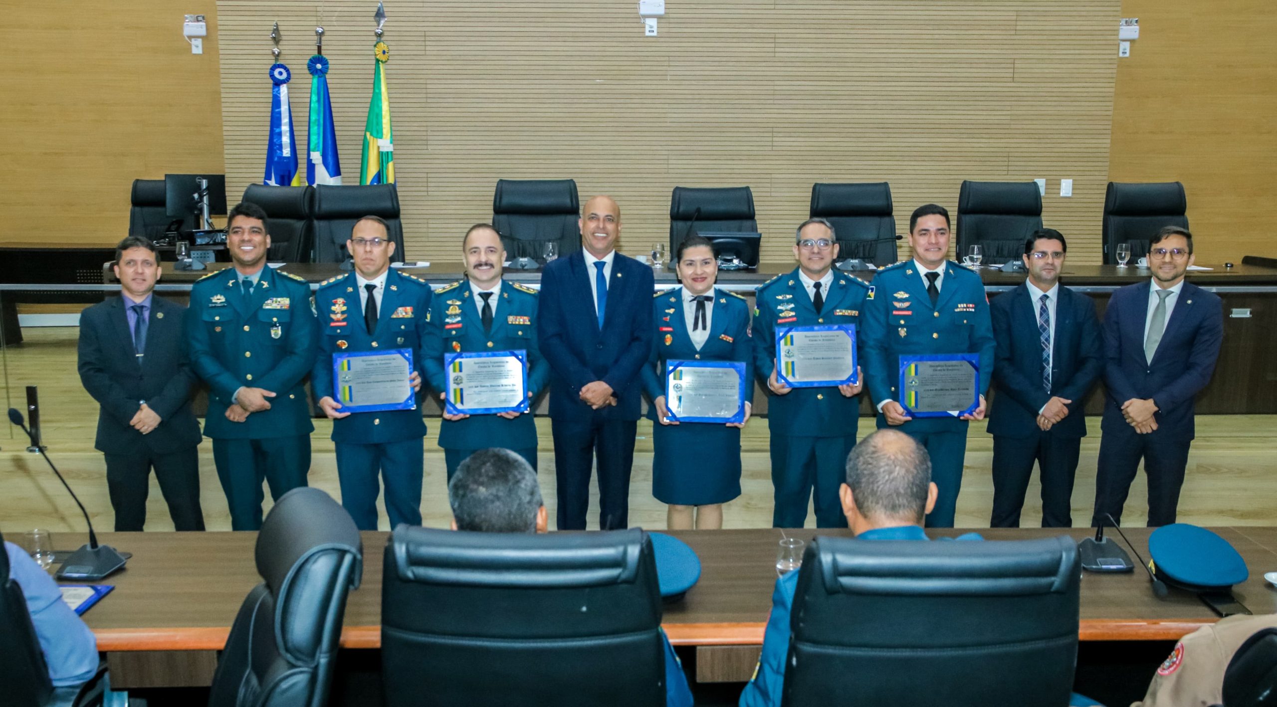CBMRO PARTICIPA DE SOLENIDADE DE OUTORGA DE TÍTULOS HONORÍFICOS A PERSONALIDADES POLÍTICAS E VOTOS DE LOUVOR AOS BOMBEIROS MILITARES QUE ATUARAM NA MISSÃO HUMANITÁRIA EM APOIO AO RIO GRANDE DO SUL