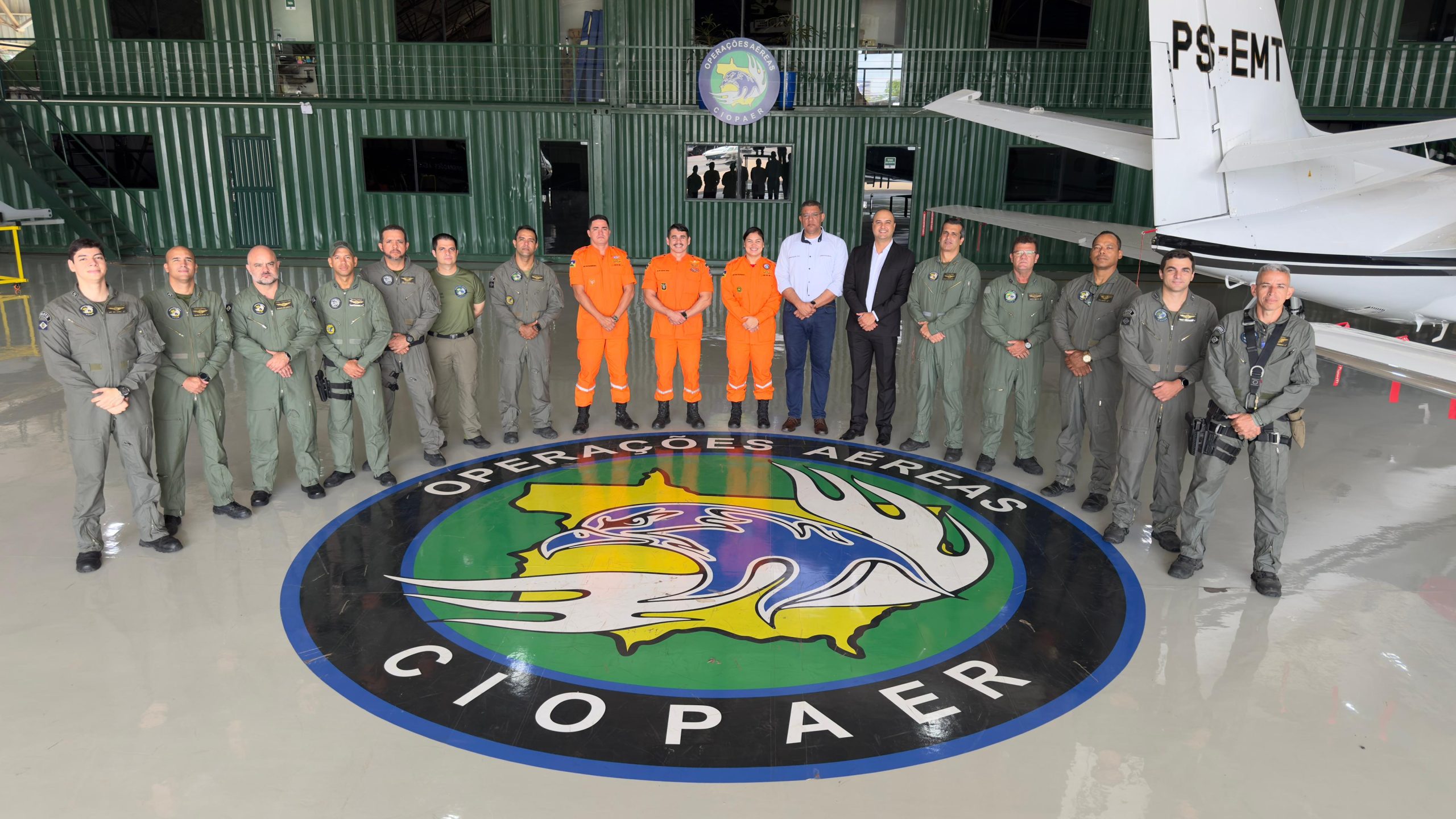 COMANDO DE OPERAÇÕES AÉREAS DO CBMRO PARTICIPA DO EVENTO DE SEGURANÇA DA AVIAÇÃO NO CIOPAER EM CUIABÁ E REALIZA VISITA TÉCNICA NA DEFESA CIVIL MT SOBRE O USO DE AERONAVES AIR TRACTOR NO COMBATE AOS INCÊNDIOS FLORESTAIS