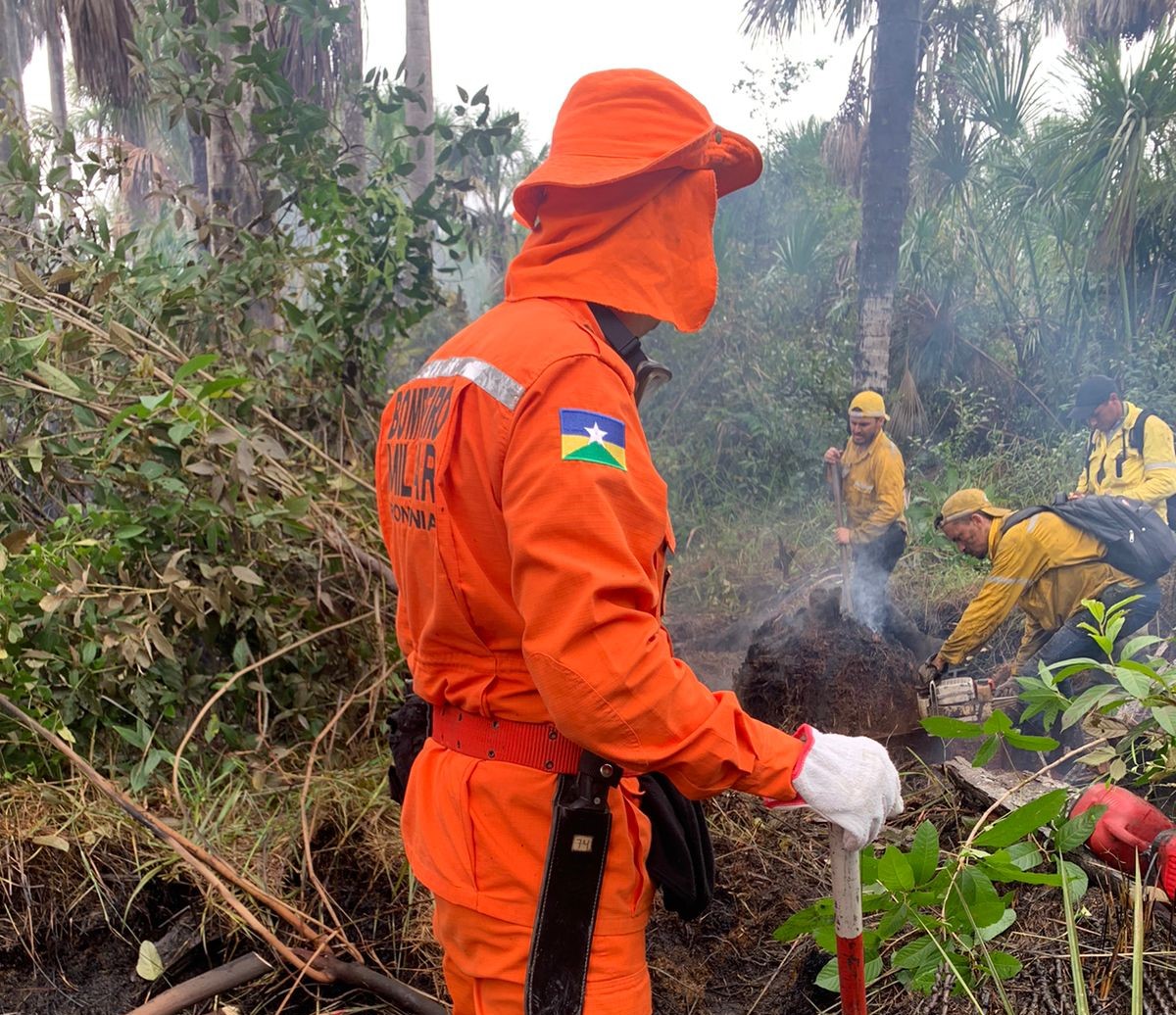 CORPO DE BOMBEIROS MILITAR DE RONDÔNIA REALIZA OPERAÇÃO DE COMBATE A INCÊNDIOS FLORESTAIS NA RESERVA BIOLÓGICA GUAPORÉ