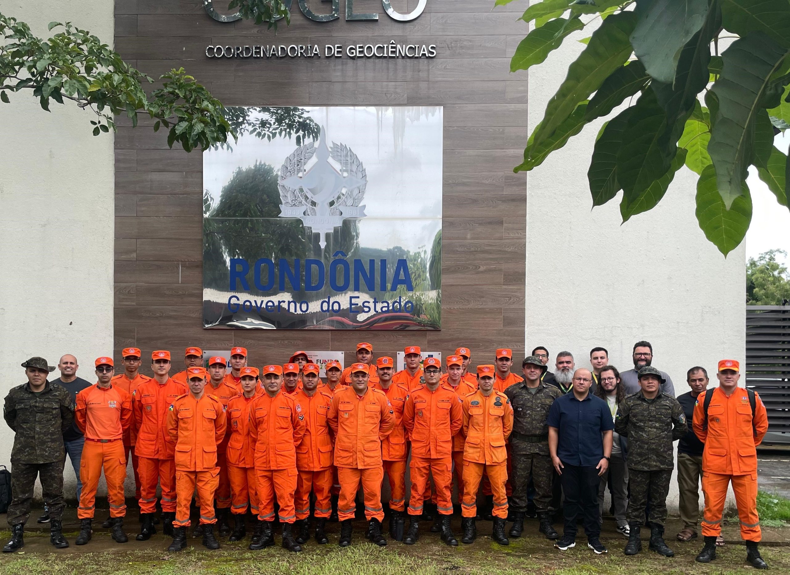 ALUNOS DO ESTÁGIO DE GEOPROCESSAMENTO DE DADOS 2025 PROMOVIDO PELO CBMRO REALIZAM VISITA TÉCNICA NA COGEO (SEDAM). 