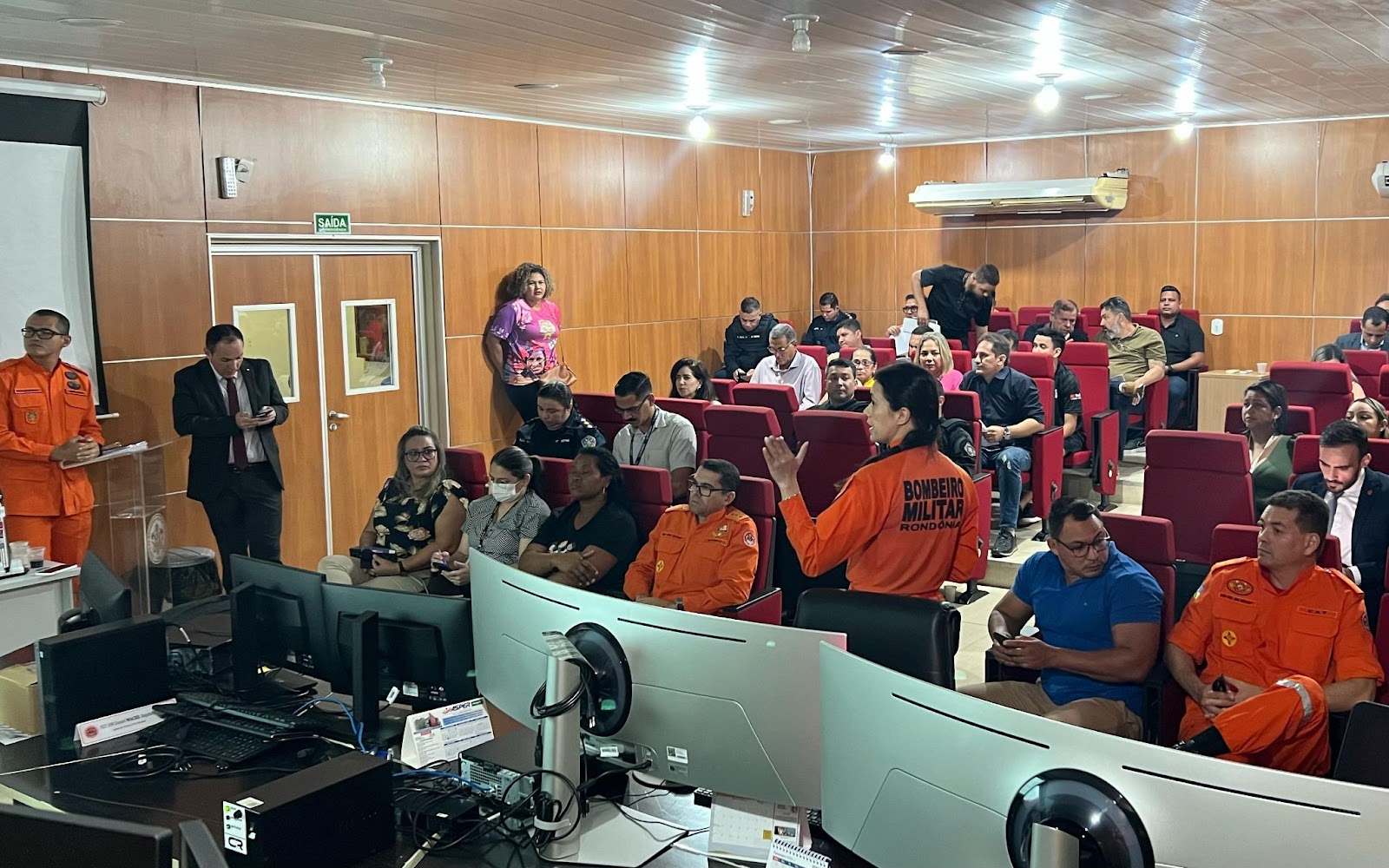 CARNAVAL 2025: CBMRO PARTICIPA DE REUNIÃO PARA DISCUTIR ESTRATÉGIAS DE SEGURANÇA PARA O CARNAVAL EM PORTO VELHO 