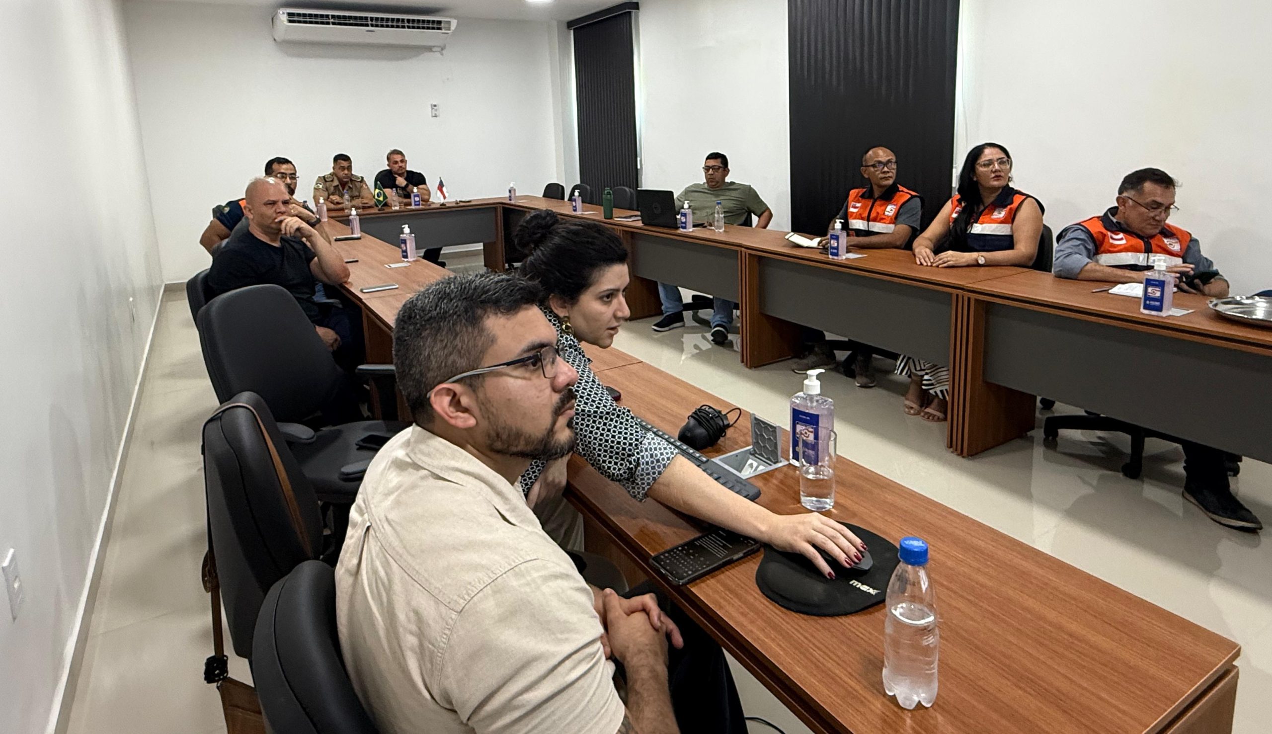 CBMRO PARTICIPA DE REUNIÃO INSTITUCIONAL COM A DEFESA CIVIL DO AMAZONAS PARA FORTALECER AÇÕES INTEGRADAS DE COMBATE A INCÊNDIOS FLORESTAIS