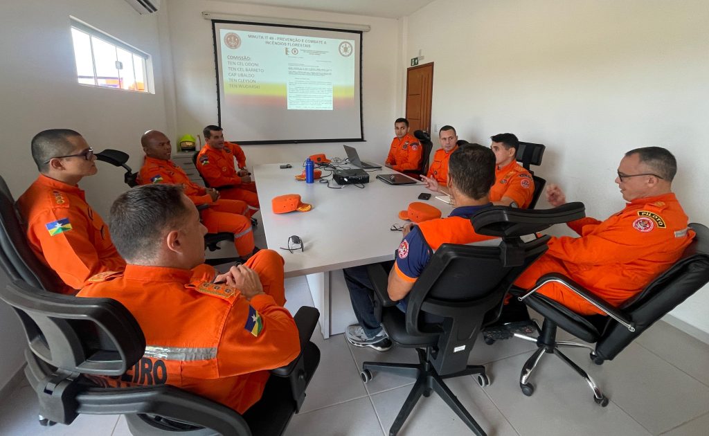 CORPO DE BOMBEIROS MILITAR DE RONDÔNIA DISCUTE NOVA INSTRUÇÃO TÉCNICA PARA PREVENÇÃO E COMBATE A INCÊNDIOS FLORESTAIS