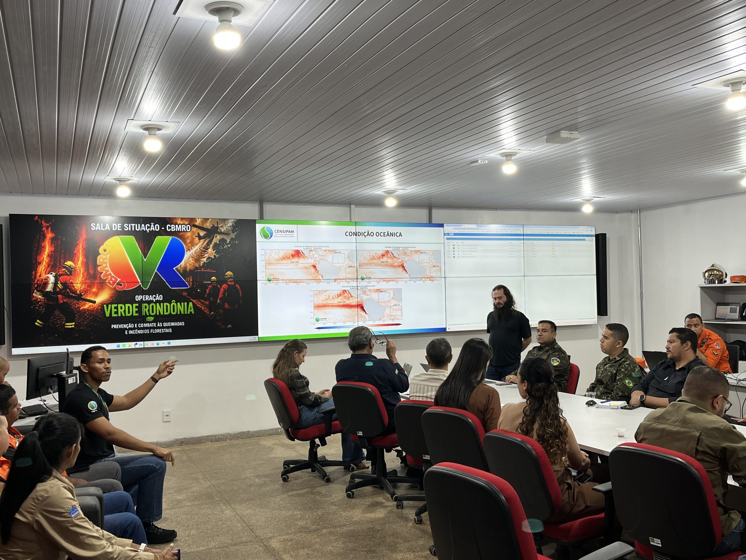 Reunião realizada no Corpo de Bombeiros Militar reuniu órgãos estaduais, federais e municipais para definir estratégias conjuntas de enfrentamento ao período crítico de queimadas